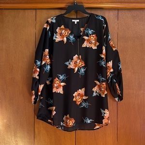 ⭐️ Floral tunic blouse.  Size 2